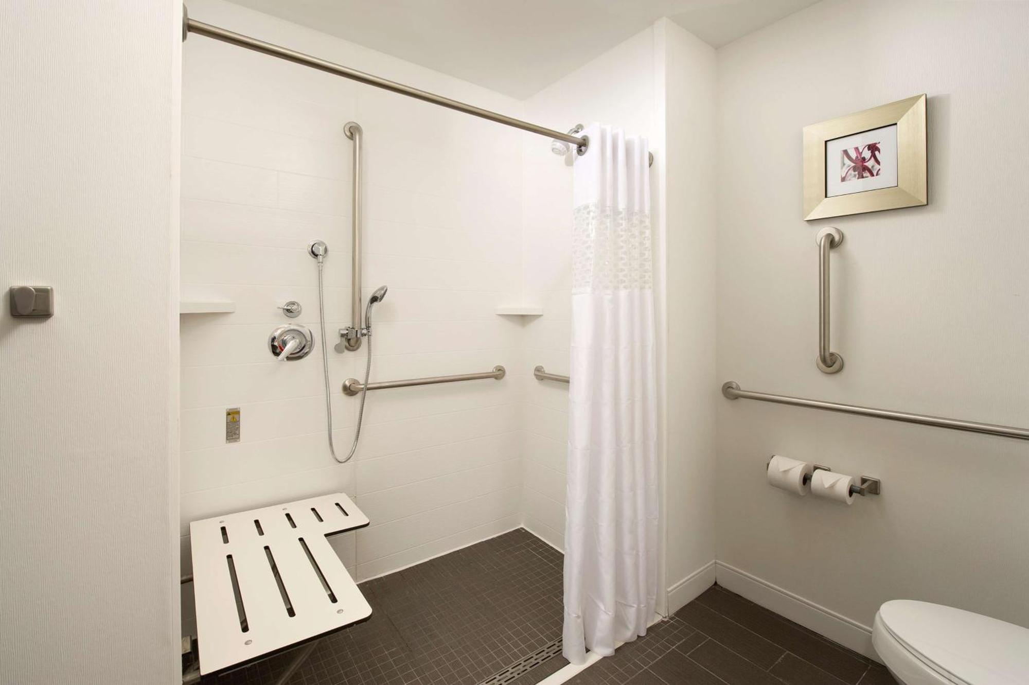 Hampton Inn Louisville East Hurstbourne Exterior foto